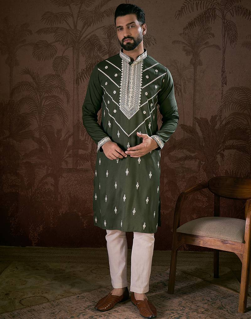 Men green silk blend solid embroidered straight kurta with trouser