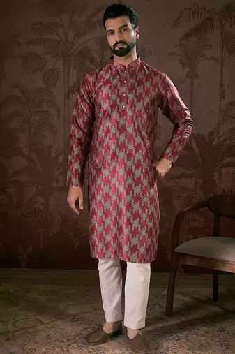 Men maroon silk blend chevron printed straight kurta with trouser