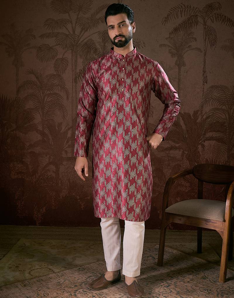 Men maroon silk blend chevron printed straight kurta with trouser