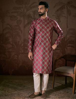 Men maroon silk blend chevron printed straight kurta with trouser 5