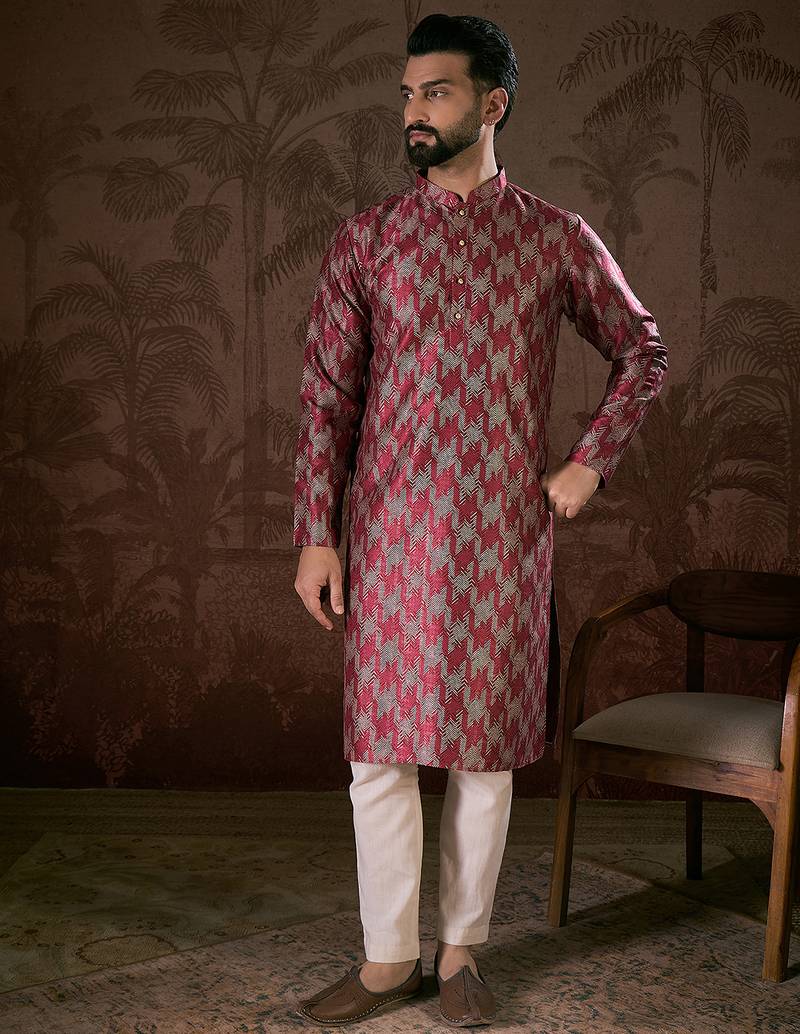 Men maroon silk blend chevron printed straight kurta with trouser