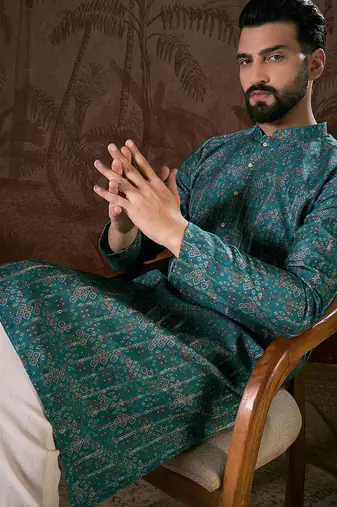 Men blue silk blend ethnic motifs printed straight kurta with trouser