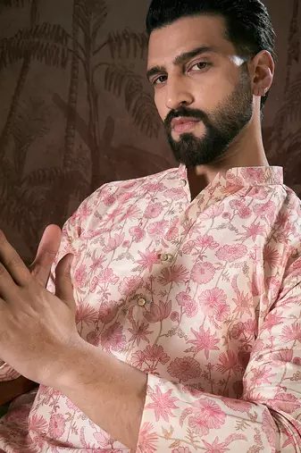 Men off white silk blend floral printed straight kurta with trouser