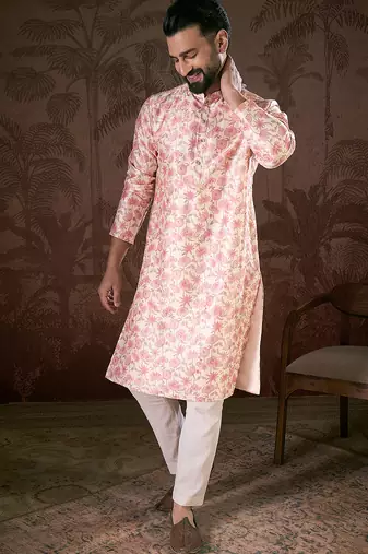 Men off white silk blend floral printed straight kurta with trouser