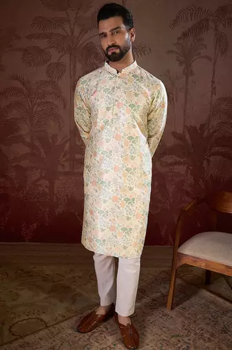 Men off white silk blend floral printed straight kurta with trouser
