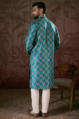 Men turquoise blue silk blend chevron printed straight kurta with trouser