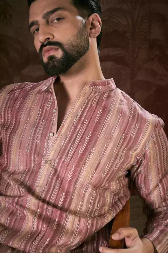 Men mauve silk blend floral printed straight kurta with trouser