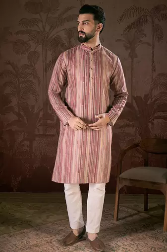 Men mauve silk blend floral printed straight kurta with trouser