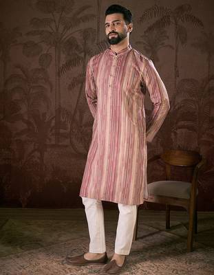 Men mauve silk blend floral printed straight kurta with trouser 3