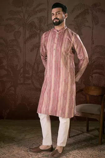Men mauve silk blend floral printed straight kurta with trouser