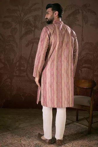 Men mauve silk blend floral printed straight kurta with trouser