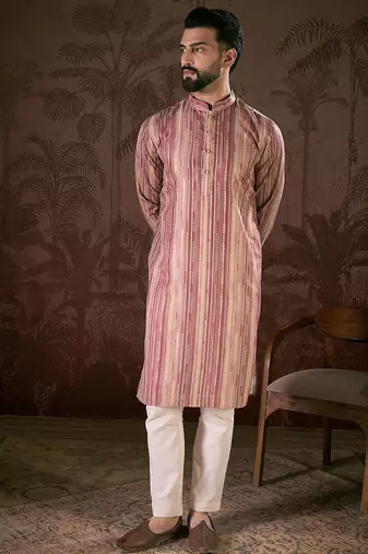 Men mauve silk blend floral printed straight kurta with trouser