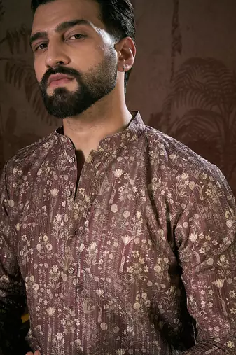Men mauve silk blend floral printed straight kurta with trouser