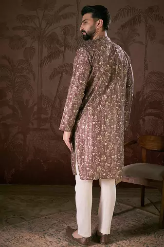 Men mauve silk blend floral printed straight kurta with trouser