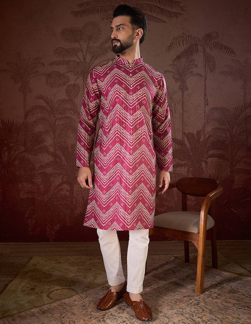 Men magenta silk blend chevron printed straight kurta with trouser