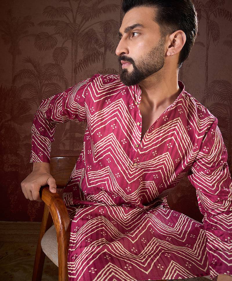 Men magenta silk blend chevron printed straight kurta with trouser