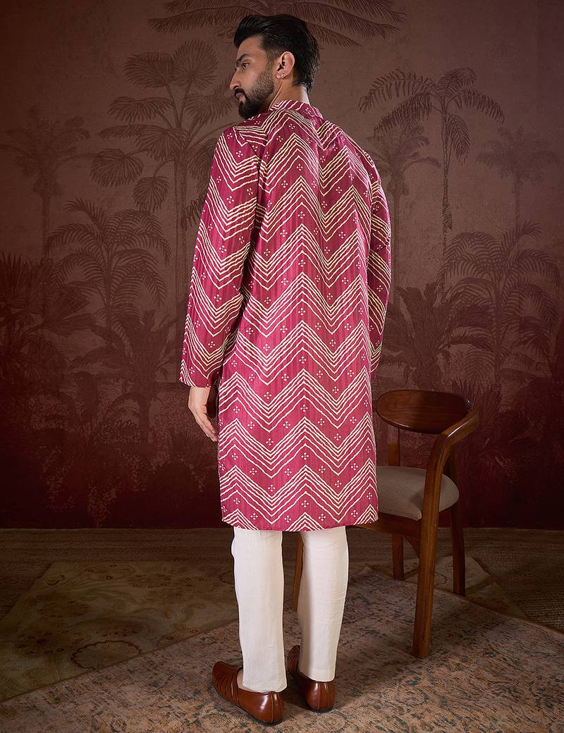 Men magenta silk blend chevron printed straight kurta with trouser