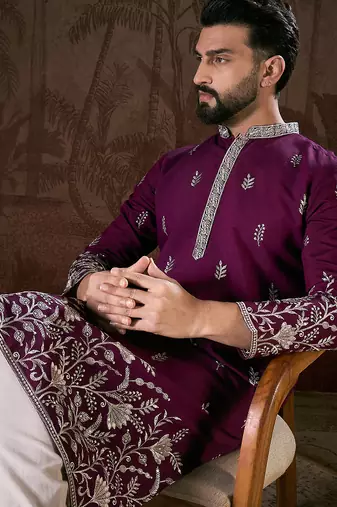 Men purple silk blend solid embroidered straight kurta with trouser