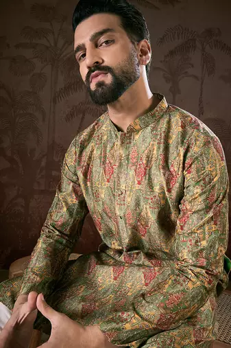 Men green silk blend floral printed straight kurta with trouser