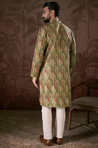Men green silk blend floral printed straight kurta with trouser