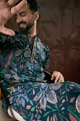 Men blue silk blend floral printed straight kurta with trouser