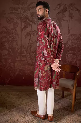 Men maroon silk blend floral printed straight kurta with trouser