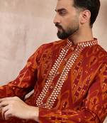 Men orange silk blend chevron printed straight kurta with trouser