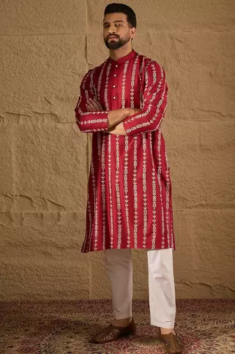 Men maroon viscose rayon ethnic motifs printed straight kurta