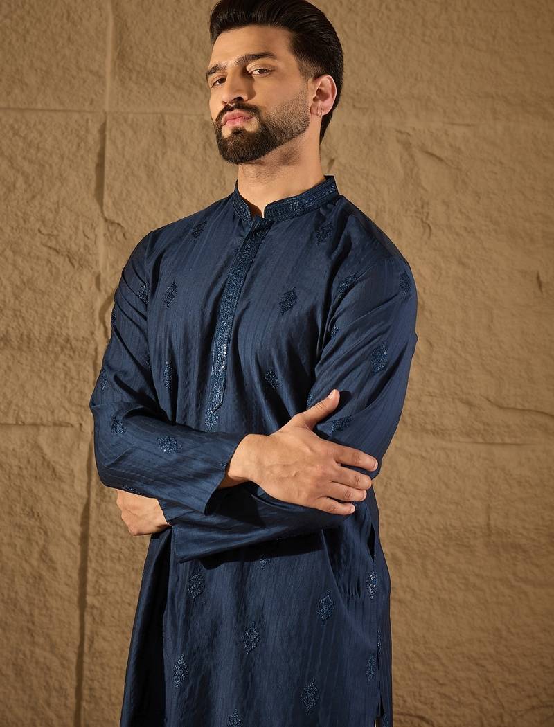 Men blue viscose rayon solid embroidered straight kurta