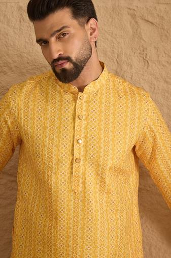 Men yellow silk blend geometric embroidered straight kurta