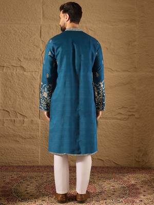 Men blue vertican solid embroidered straight kurta 4