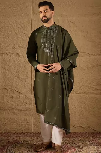 Men green silk blend embroidered straight kurta trouser with dupatta