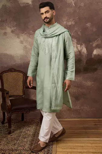 Men green silk blend embroidered straight kurta trouser with dupatta