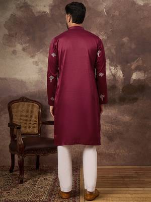 Men maroon silk blend solid embroidered straight kurta 4