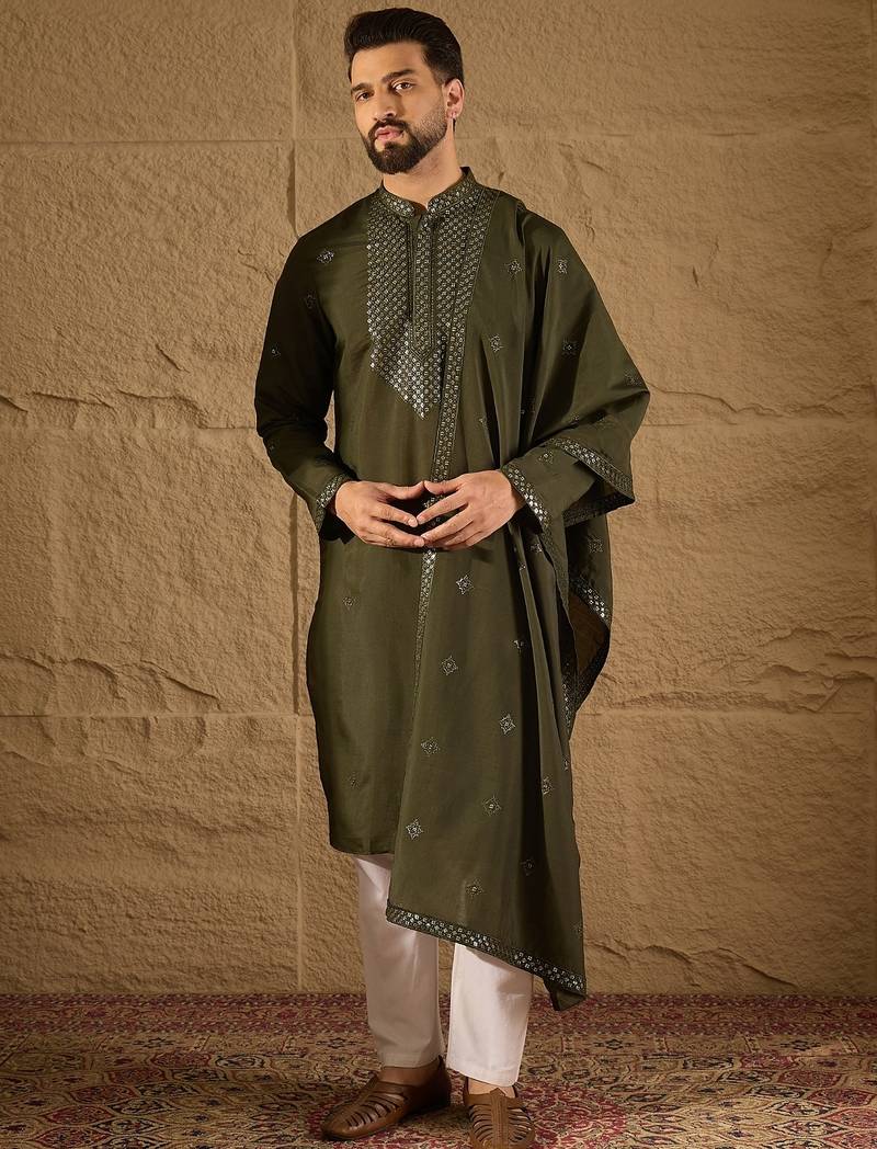 Men green silk blend solid embroidered straight kurta with dupatta