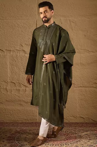 Men green silk blend solid embroidered straight kurta with dupatta