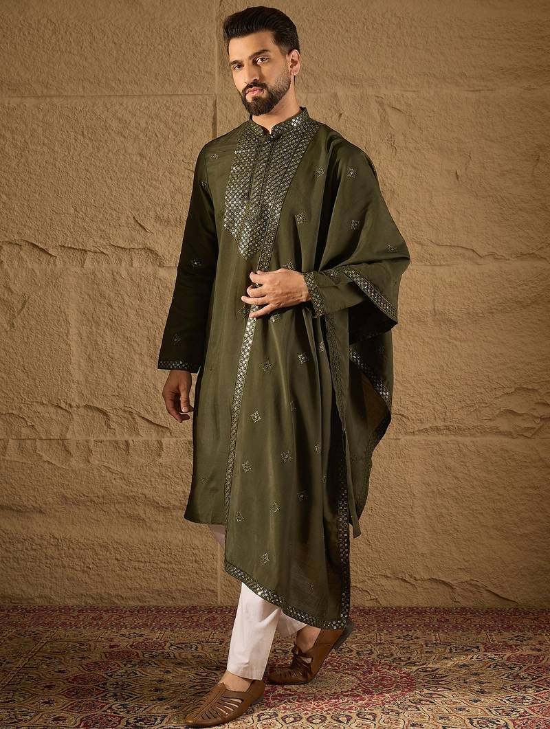 Men green silk blend solid embroidered straight kurta with dupatta