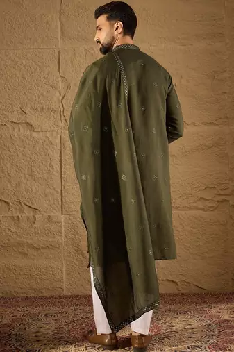 Men green silk blend solid embroidered straight kurta with dupatta