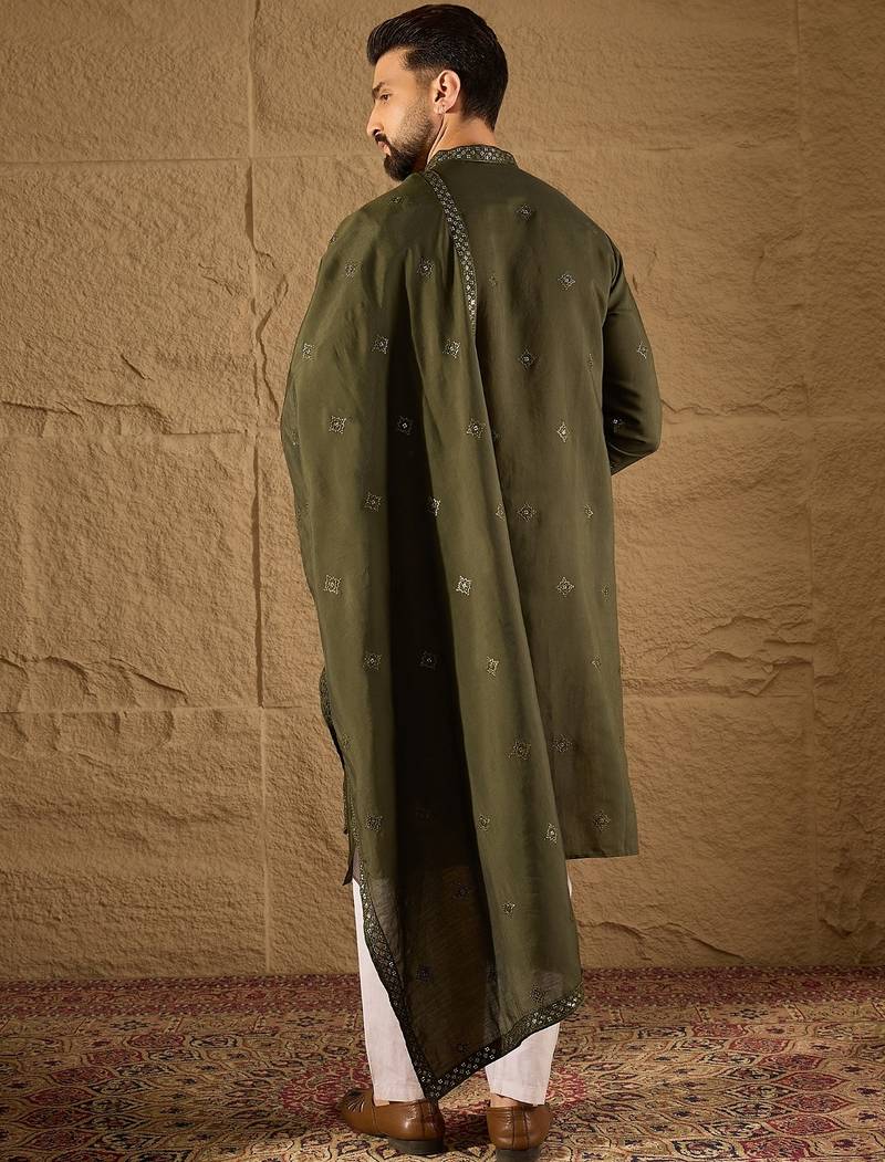 Men green silk blend solid embroidered straight kurta with dupatta