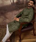 Men green silk blend solid embroidered straight kurta