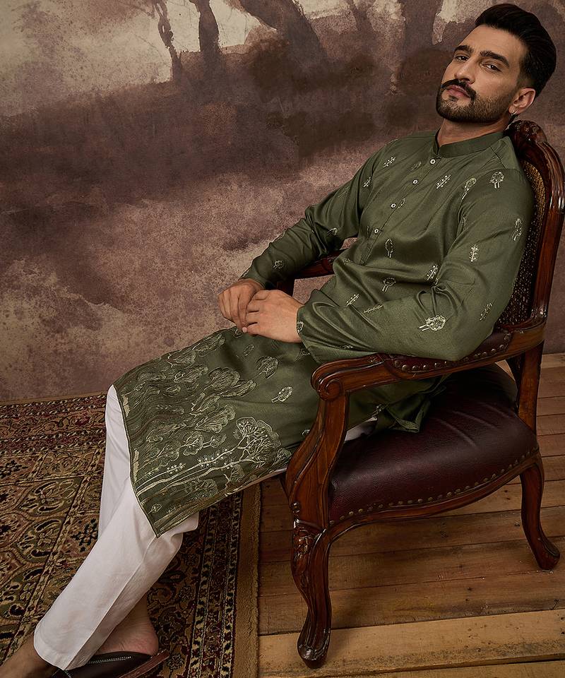 Men green silk blend solid embroidered straight kurta