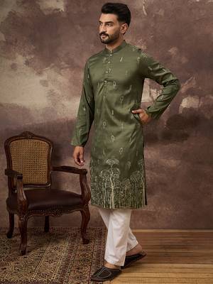 Men green silk blend solid embroidered straight kurta 3
