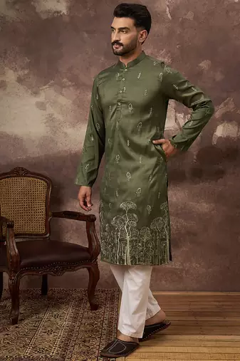 Men green silk blend solid embroidered straight kurta