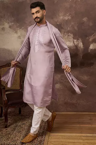 Men lavender silk blend solid embroidered straight kurta with dupatta