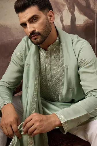 Men green silk blend solid embroidered straight kurta with dupatta