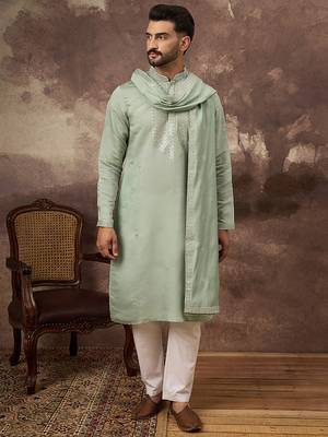 Men green silk blend solid embroidered straight kurta with dupatta 2