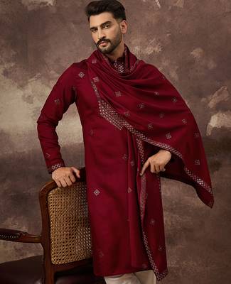 Men maroon silk blend solid embroidered straight kurta with dupatta 1