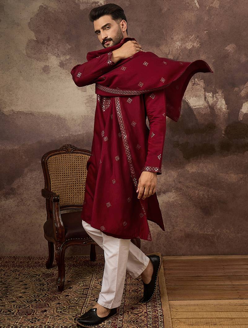 Men maroon silk blend solid embroidered straight kurta with dupatta