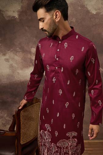Men maroon silk blend solid embroidered straight kurta