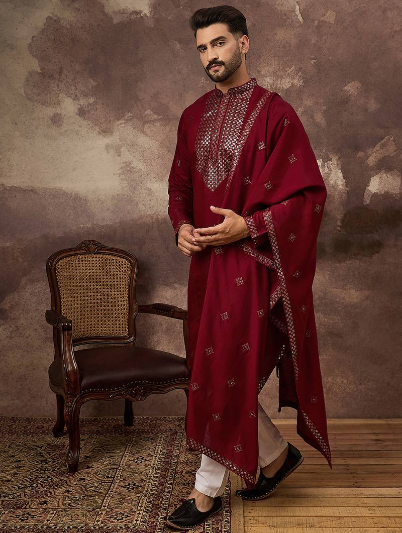 Men maroon silk blend solid embroidered straight kurta with dupatta